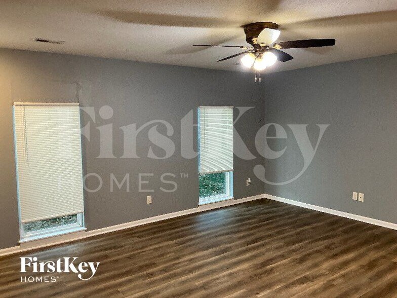 Building Photo - 5110 N Bellaire Ave