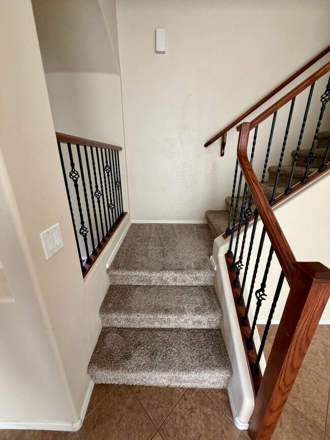 Building Photo - Beautiful 3 bedroom, 2.5 bath home located in the highly sought after community of Power Ranch