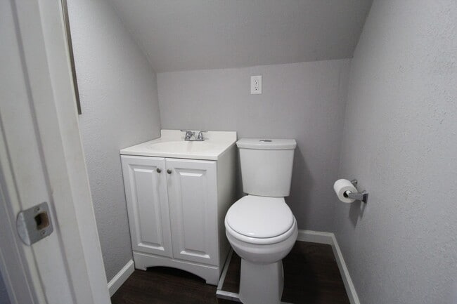 Building Photo - 3 Bedroom 1.5 Bath Home In The Waldo Area