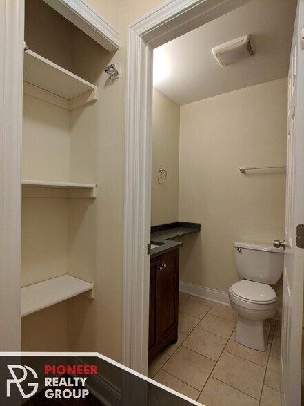 Building Photo - 563 W Arlington Pl