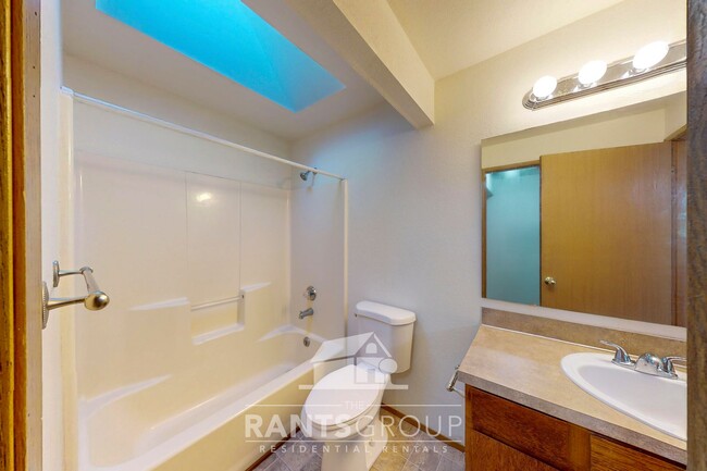 Building Photo - Lovely pet-free end unit in an established...