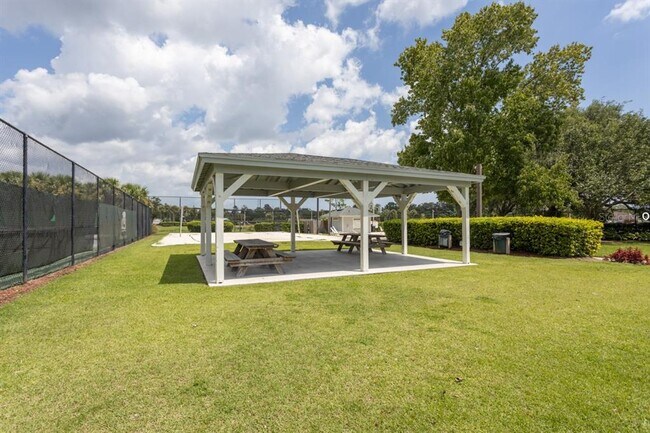 Building Photo - 14180 Hampton Falls Dr N