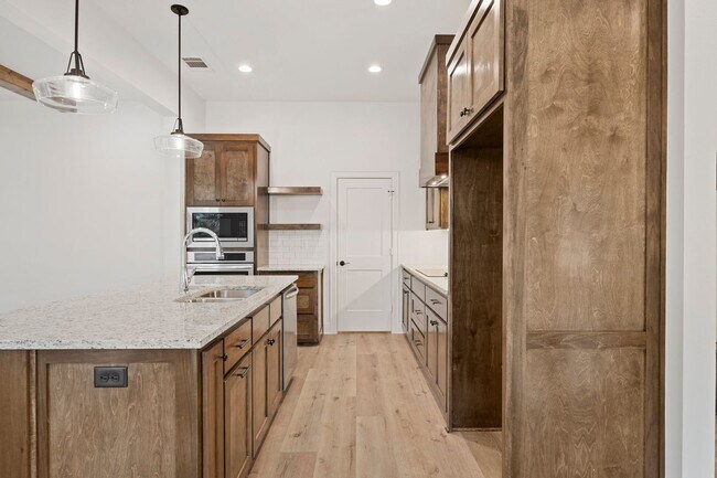 Building Photo - 4 bedroom in Flint! Only 2 years old!