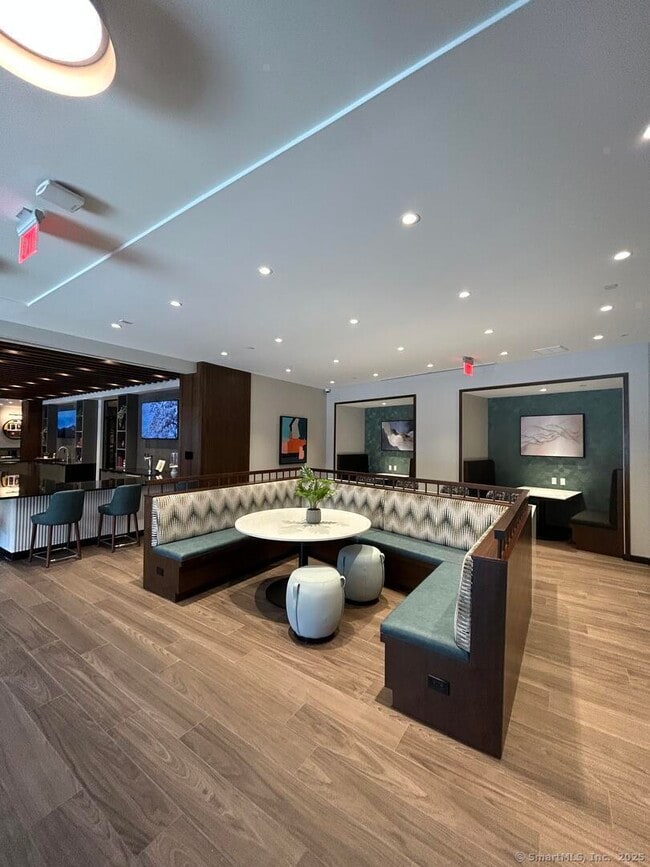 Building Photo - 711 Summer St