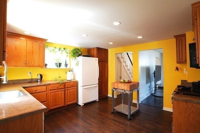 Building Photo - 43 Alpine Pl