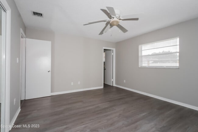 Building Photo - 159 NW Avens St