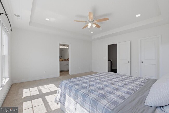 Building Photo - 25419 Hartland Orch Ter