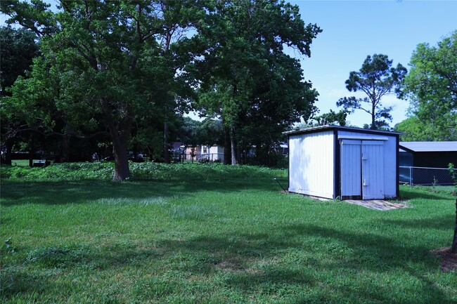 Building Photo - 1117 County Rd 515
