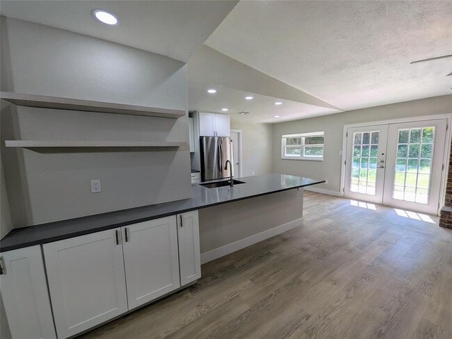 Building Photo - 9705 Marlborough Dr