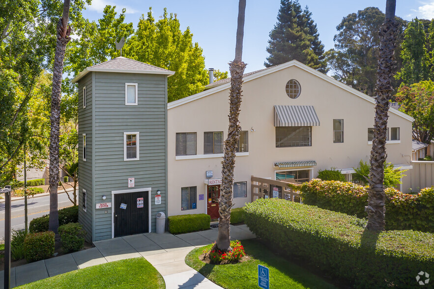 Leasing Office - Village View Apartments