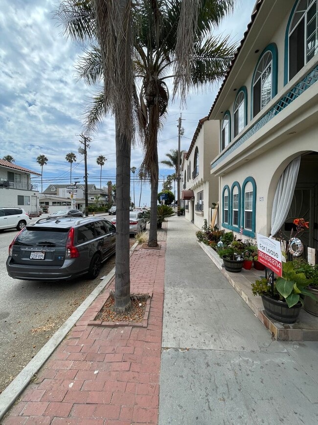 Building Photo - Live at the Beach in 1924 Charm!