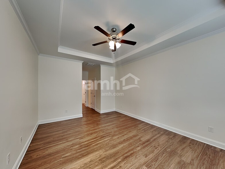 Building Photo - 4911 Trayton Ave