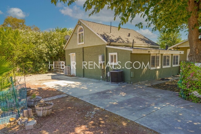 Building Photo - Charming house and Casita - 5-Bedroom Have...