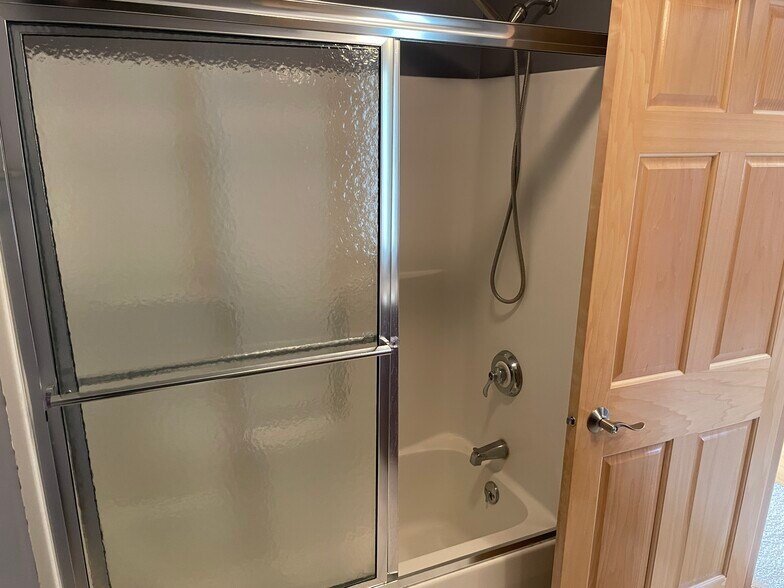 Building Photo - 3169 Pleasant St