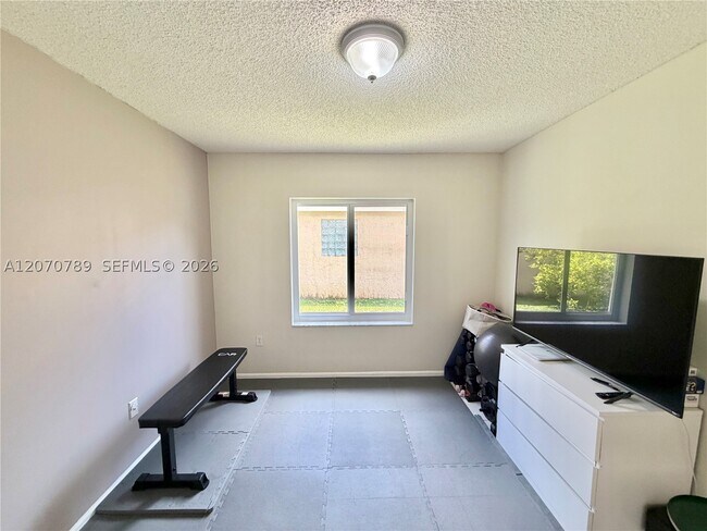 Building Photo - 415 NW 165th Ave