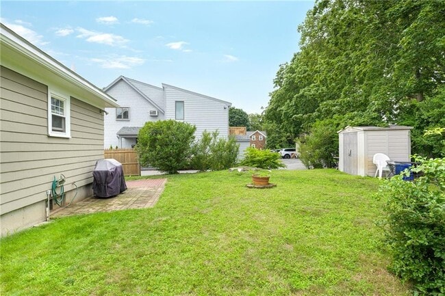 Building Photo - 113 Maple Ave