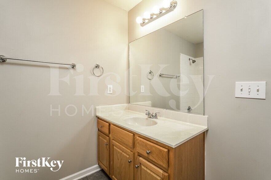 Building Photo - 6107 Black Willow Dr