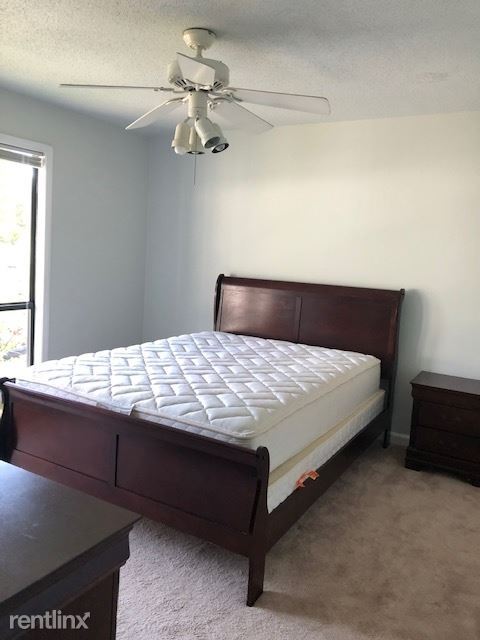 Building Photo - 3 br, 3 bath Townhome - 107 Jo Anne Cir