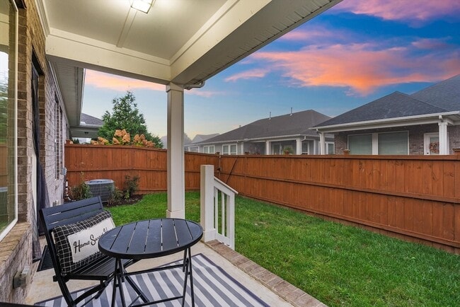 Building Photo - 250 Tanglewood Ln