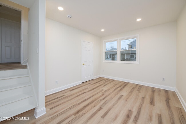 Building Photo - 136 7th St