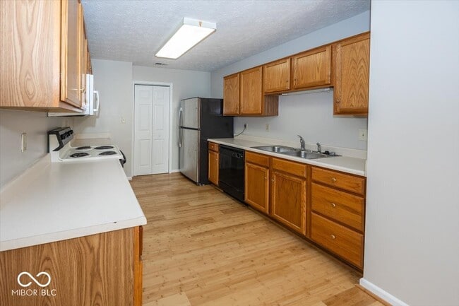 Building Photo - 637 Cembra Dr