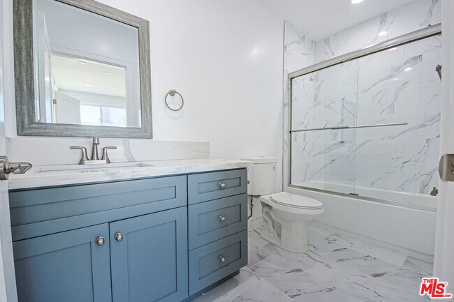 Building Photo - 10803 Kling St