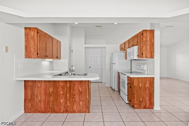 Building Photo - 1425 SW 10th St