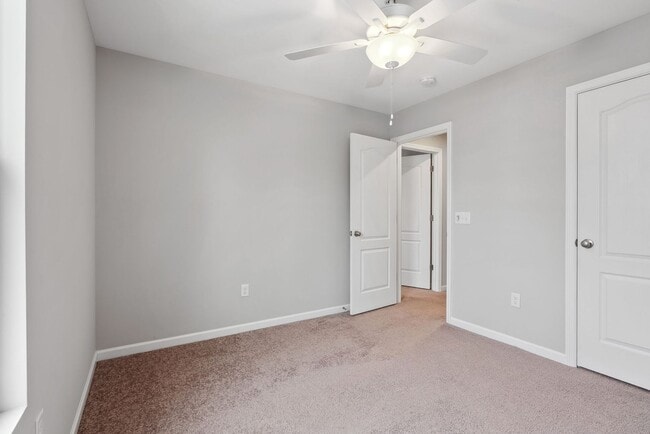 Building Photo - Spacious 3-Bedroom Townhome with Fantastic...