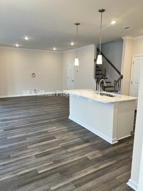 Building Photo - 315 Villanova Dr