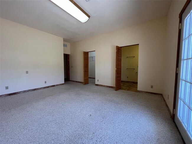 Building Photo - 333 Co Rd 497