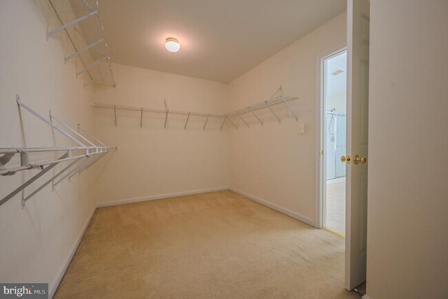 Building Photo - 8324 Tenbrook Dr