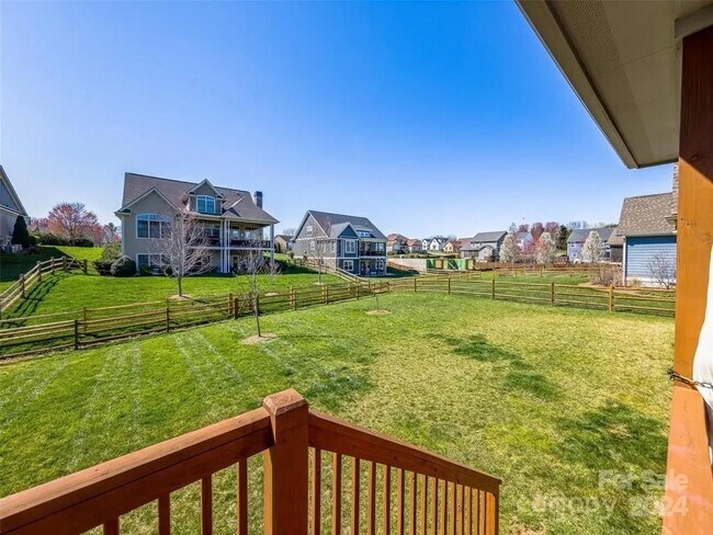 Building Photo - 61 Barnrock Dr