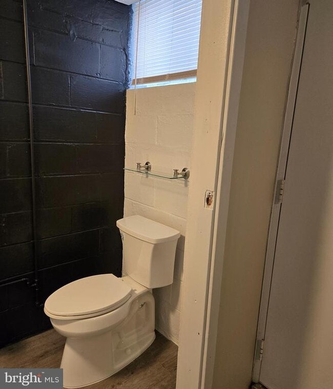 Building Photo - 7801 Hillsway Ave