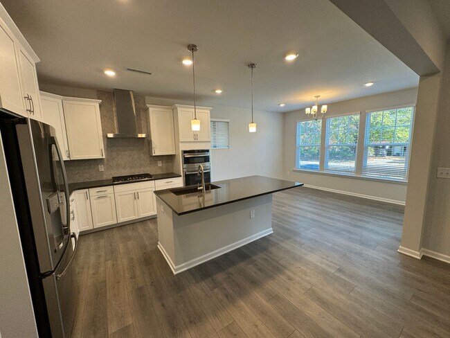 Building Photo - LIKE-NEW 4 Bed/4 Bath in N. Raleigh!