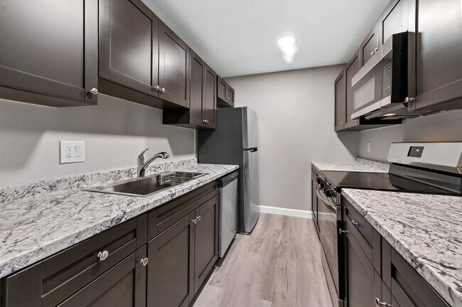 Building Photo - 3910 Crystal Lake Dr