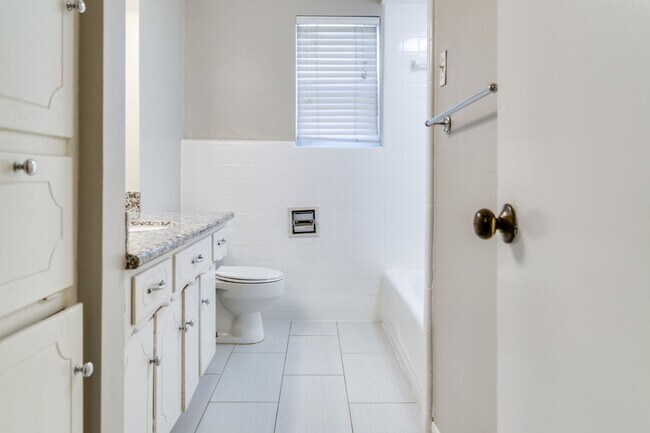 Building Photo - One-Story Home for Rent in Walnut Bend, Ho...