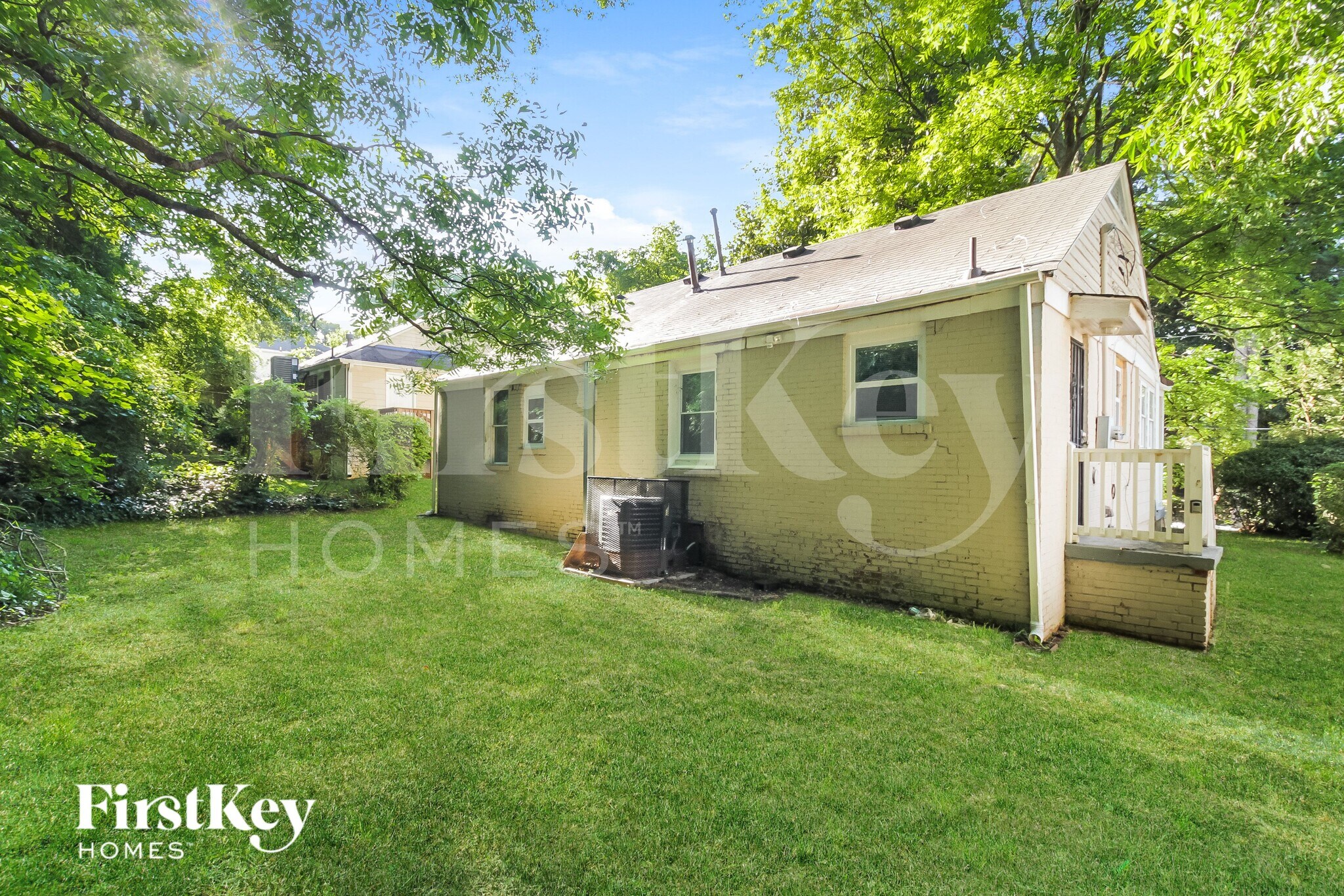 Building Photo - 1800 Oakmont Dr NW