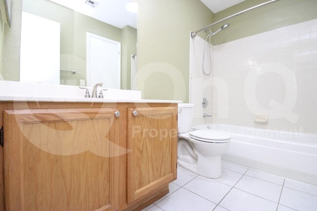 Building Photo - 602 N Cobblestone St