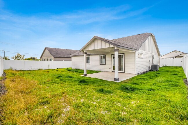 Building Photo - Newer Edgewood Home in Sagecrest Development!