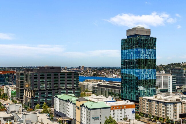 Building Photo - Luxury Living at Spire