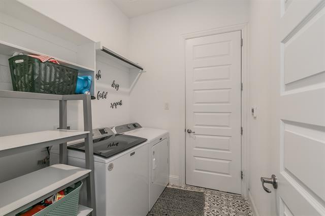 Building Photo - 711 Artesian Dr