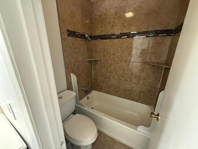 Building Photo - 2700 Mulford Cove