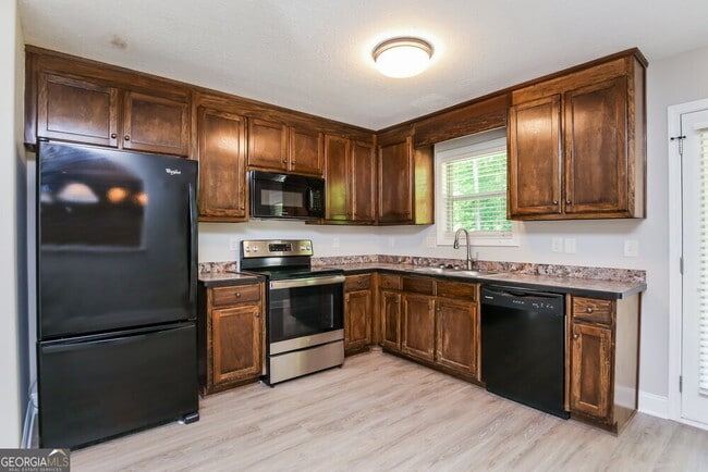 Building Photo - 1637 Deer Creek Ln