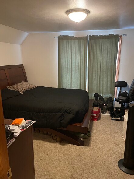 Building Photo - 521 N Badger Ave