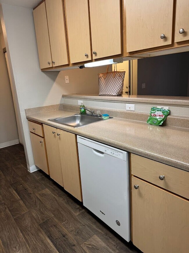 Building Photo - Everything you’ve been dreaming of is here. Come Lease today!