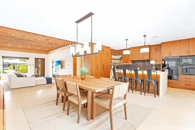 Building Photo - 9065 Emerson Ave