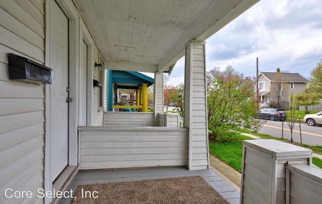 Building Photo - 693-695 Frebis Ave