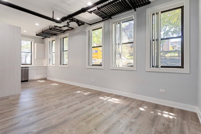 Building Photo - 1320 W Birchwood Ave