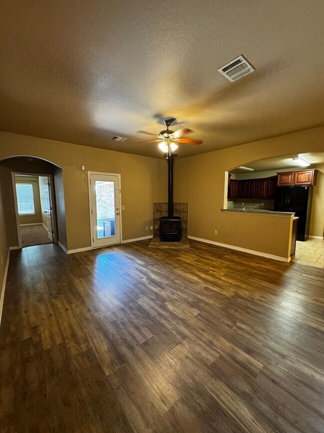 Building Photo - Located in Tradewinds! 3/2/2