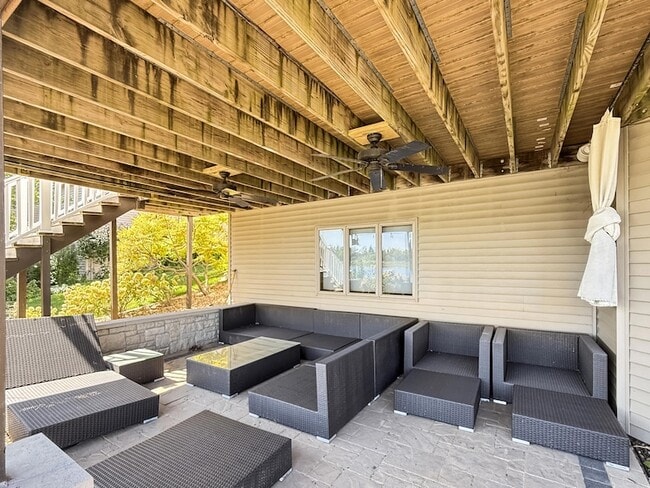 Building Photo - 443 Hilbrich Dr